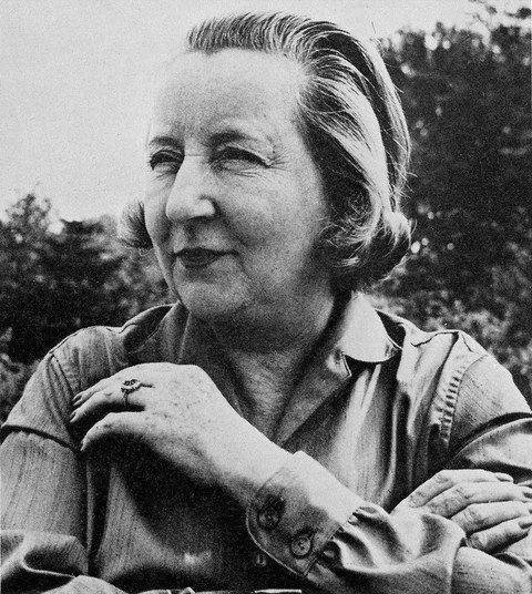 Photo of Nina, Countess of Seafield looking the her right
    