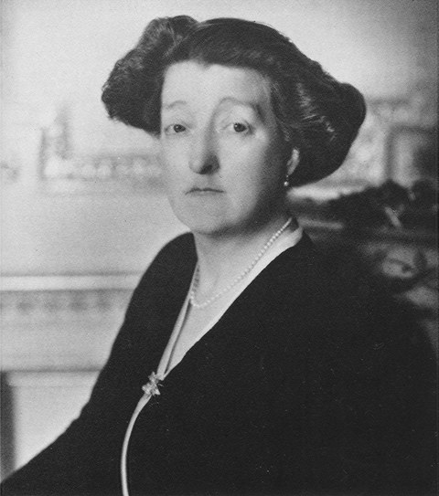 Photo of Nina Knowles
    